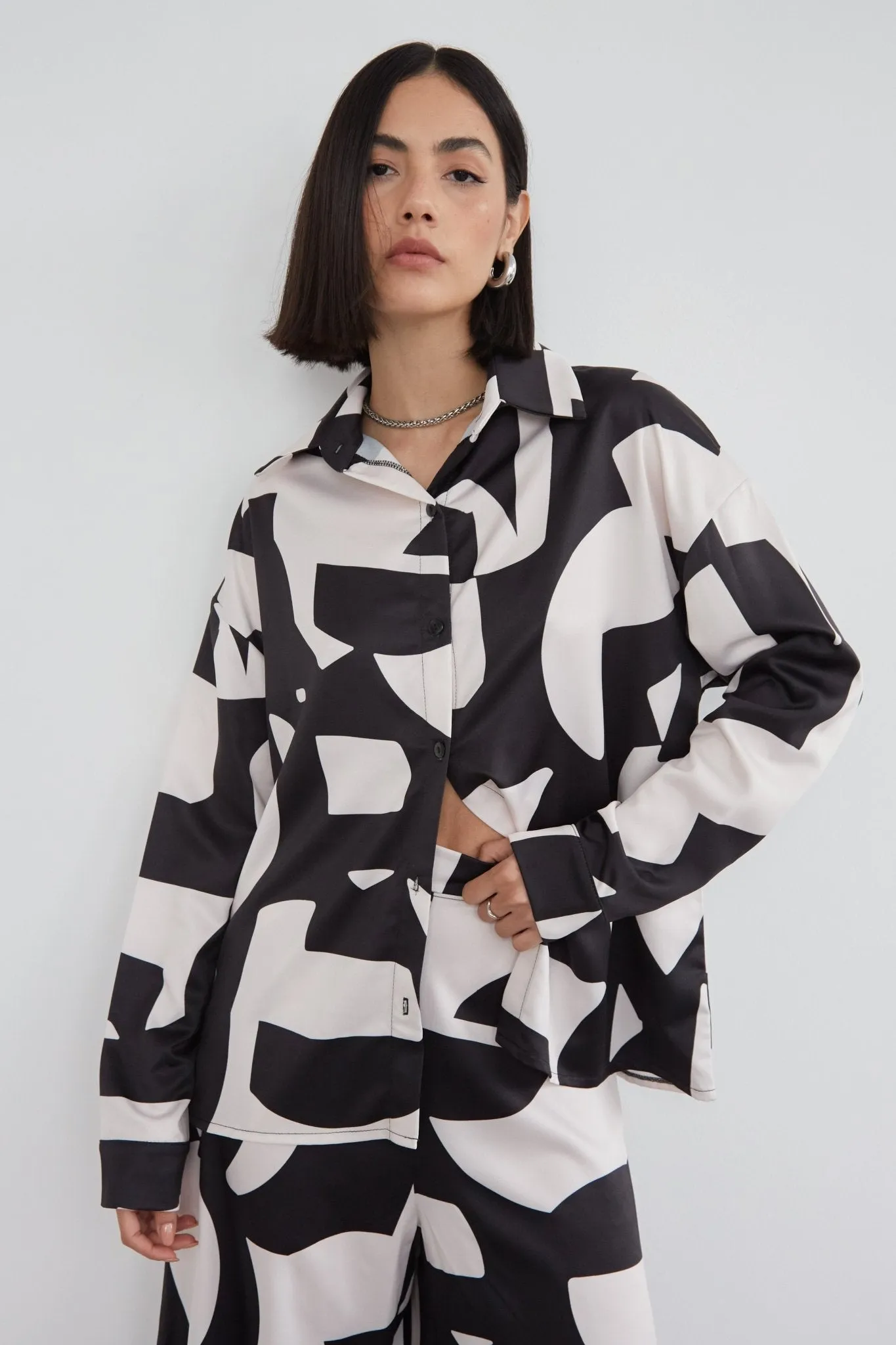 ABSTRACT PRINTED SATIN OVERSIZED SHIRT