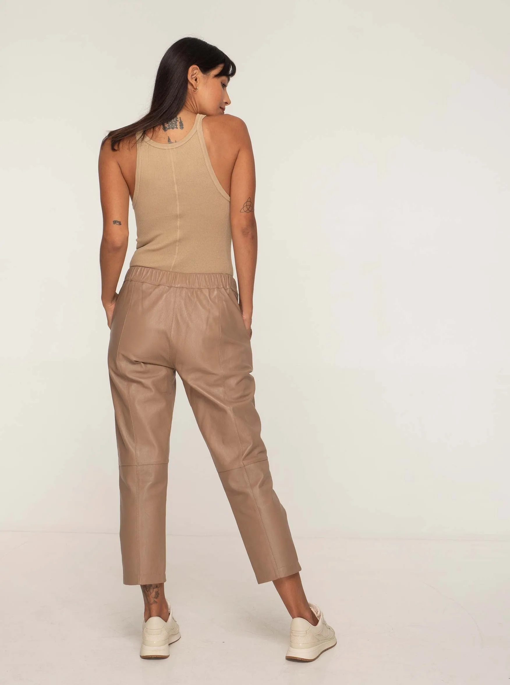 BIANCA LEATHER JOGGER - SESAME