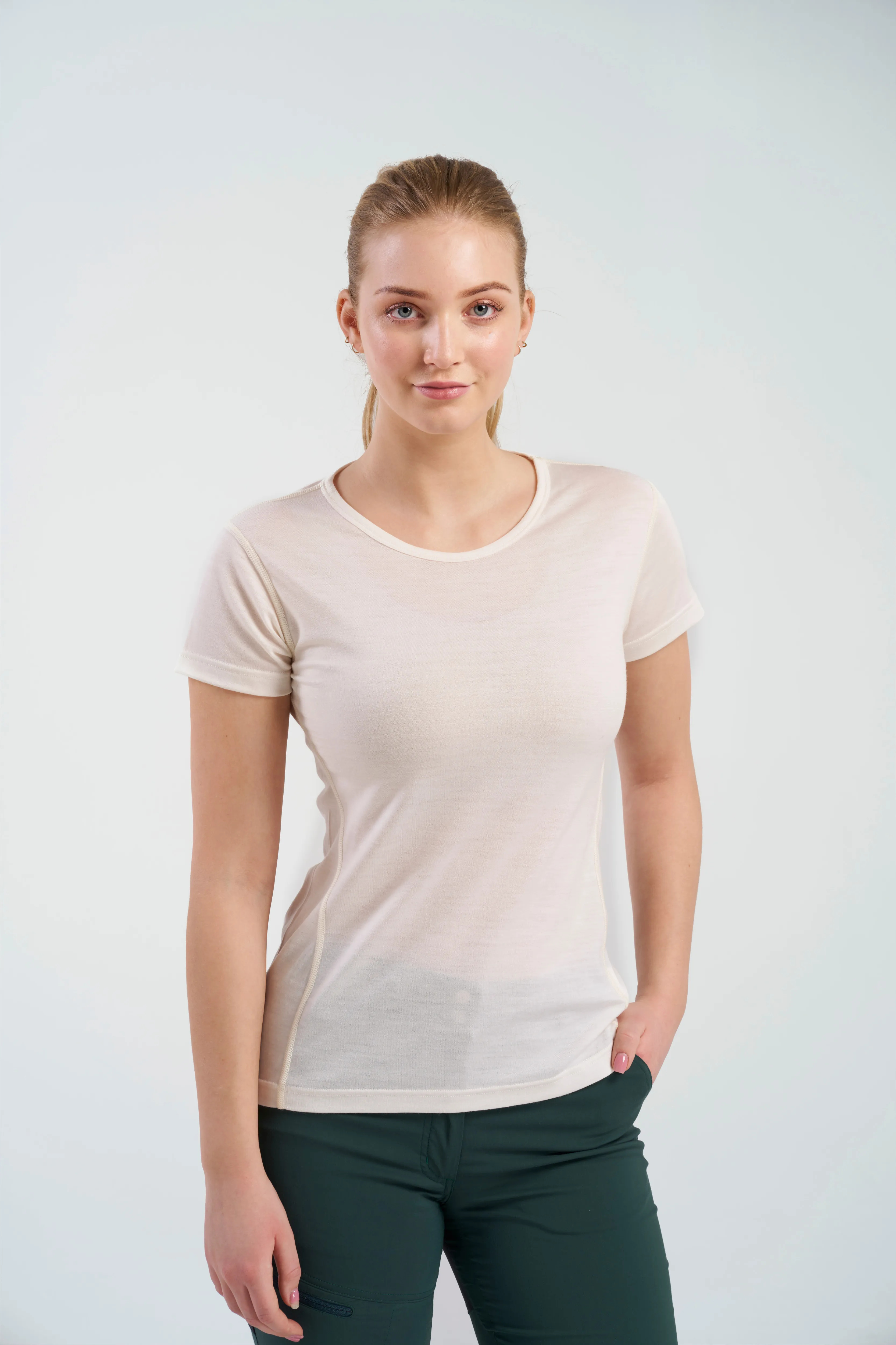 Devold Women&#x27;s Breeze Merino 150 T-Shirt White | Buy Devold Women&#x27;s Breeze Merino 150 T-Shirt White here | Outnorth